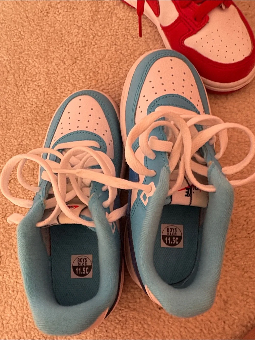 Nike Kids Low-Top Sneakers in Light Blue, White & Red